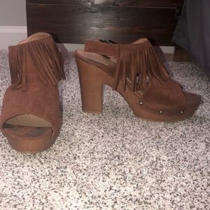 Worn a couple of times. still in great condition.